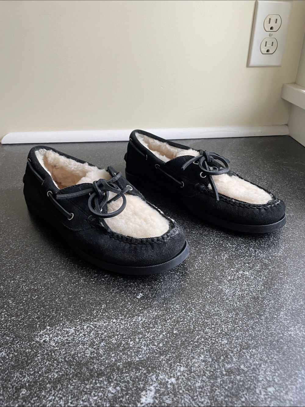EUC G.H. Bass Black Suede Moccasins Size Women’s 8M with Cream Shearling Lining